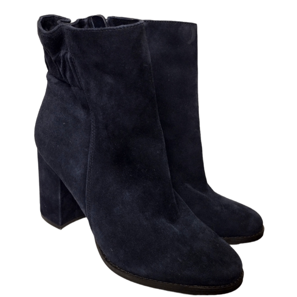 Arturo Chiang Rakel Suede Booties